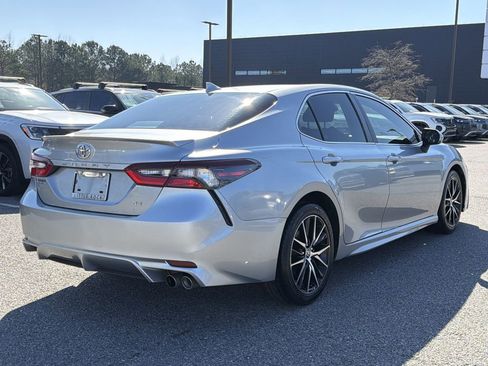 Used 2022 Toyota Camry SE image 5