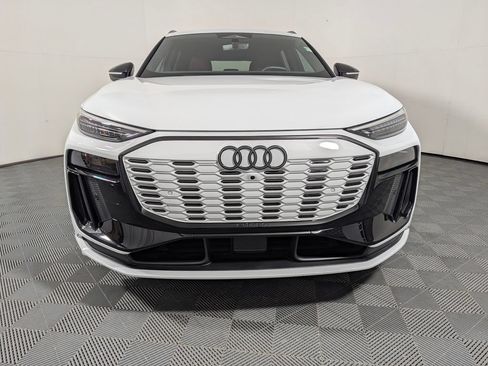 Used 2025 Audi SQ6 e-tron Prestige AWD/4WD image 3