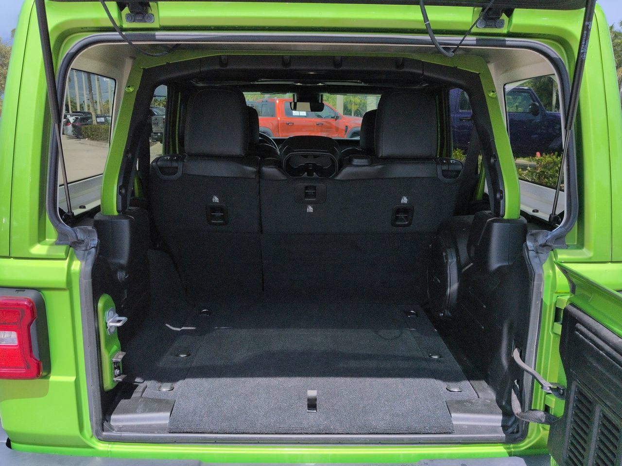 Used 2019 Jeep Wrangler Unlimited Sahara AWD/4WD image 13