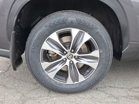 Used 2024 Toyota Highlander XLE image 29