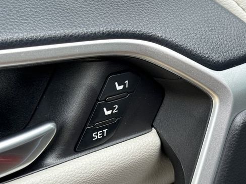 Used 2025 Toyota RAV4 Limited image 22
