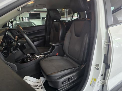 Used 2021 Buick Encore GX Preferred w/ Cold Weather Comfort Package FWD image 9