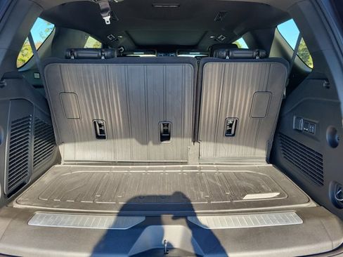 Used 2024 GMC Yukon Denali w/ Denali Reserve Package image 8