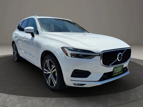 Used 2021 Volvo XC60 T5 Momentum w/ Premium Package FWD image 4