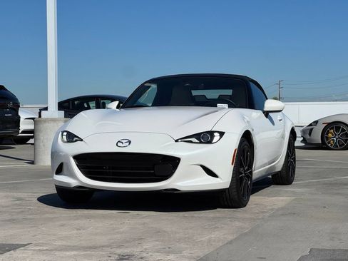 Used 2025 MAZDA MX-5 Miata Grand Touring RWD image 5