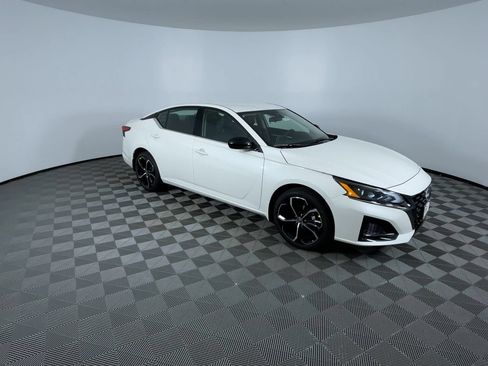 Certified 2025 Nissan Altima 2.5 SR AWD/4WD image 2