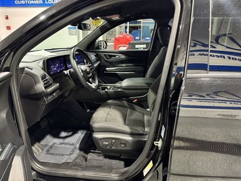 Used 2024 Chevrolet Traverse LT image 7
