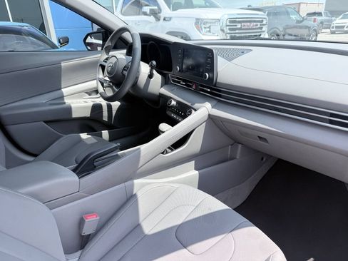 Used 2023 Hyundai Elantra SEL FWD image 12