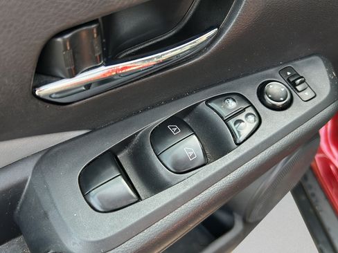 Used 2021 Nissan Kicks SR w/ SR Premium Package FWD image 11