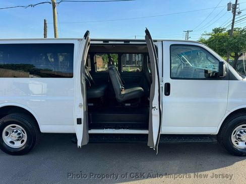 Used 2022 Chevrolet Express 3500 LS RWD image 29