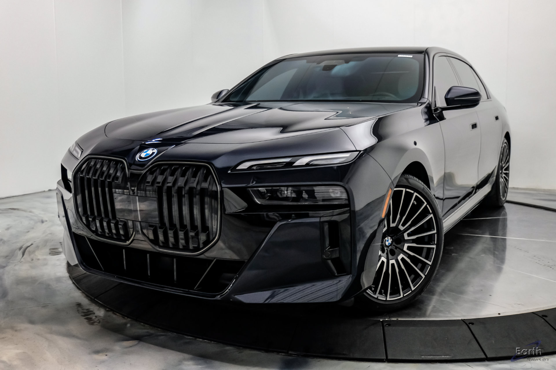 Used 2025 BMW i7 xDrive60 AWD/4WD image 5