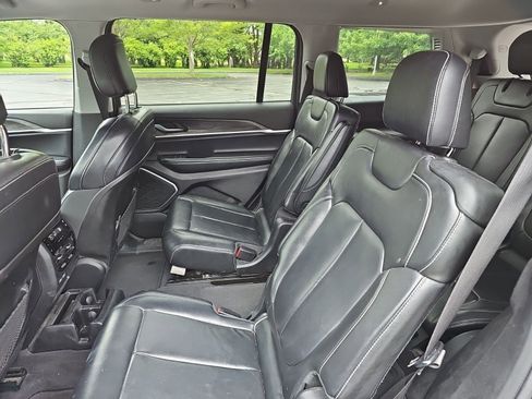 Used 2021 Jeep Grand Cherokee L Limited AWD/4WD image 16