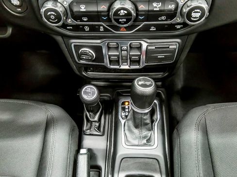 Used 2022 Jeep Wrangler Unlimited Sport AWD/4WD image 23