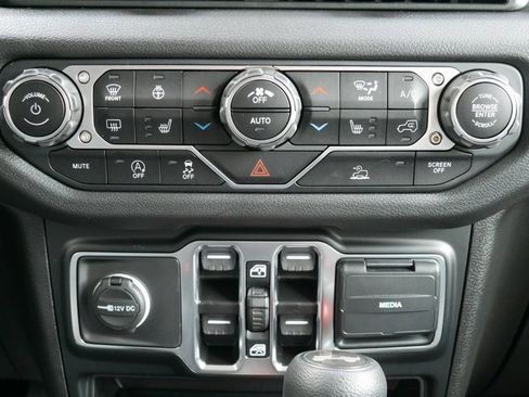 Used 2024 Jeep Wrangler Sport S image 21