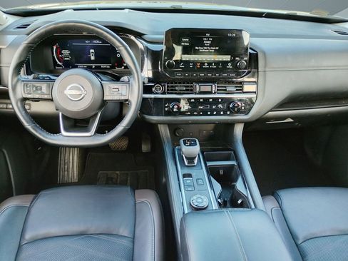 Used 2024 Nissan Pathfinder Platinum image 27