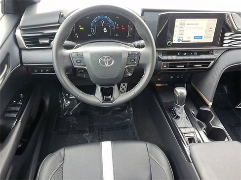 Used 2025 Toyota Camry SE image 11