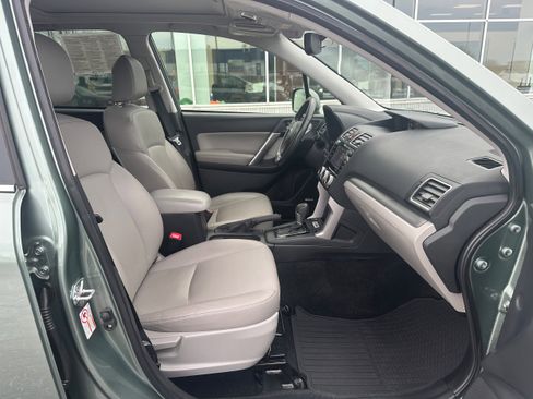 Used 2016 Subaru Forester 2.5i Touring w/ Eyesight & Navigation System image 11