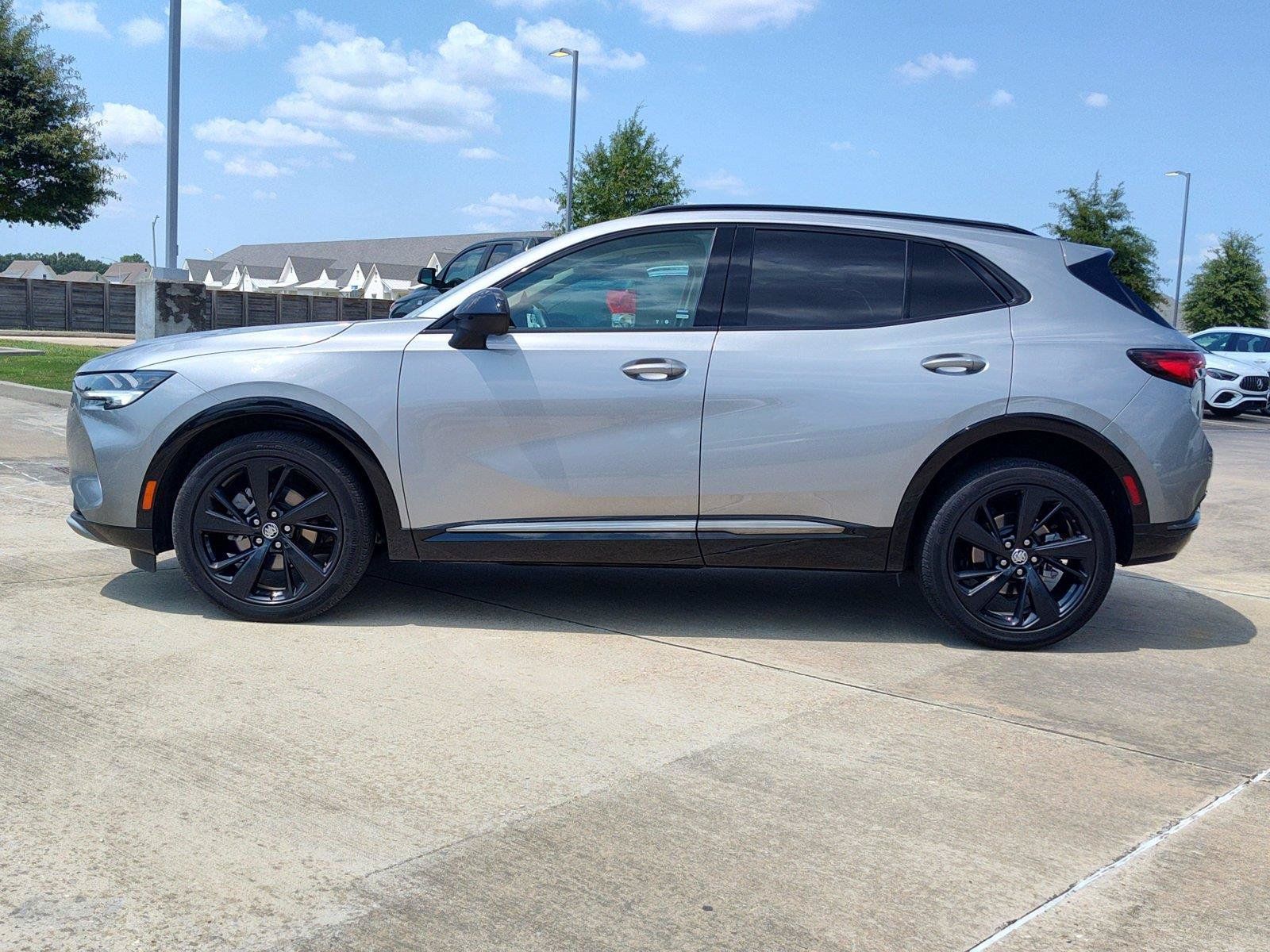 Used 2023 Buick Envision Essence w/ Sport Touring Package FWD image 3