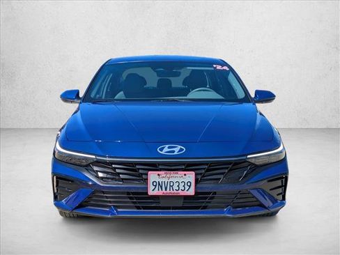 Used 2024 Hyundai Elantra SEL w/ Convenience Package FWD image 2