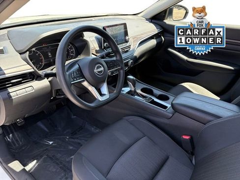 Used 2025 Nissan Altima 2.5 SV FWD image 12