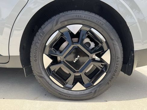 Used 2025 Kia Carnival EX FWD image 39