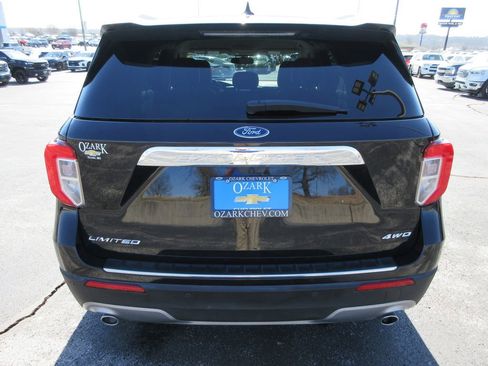 Used 2023 Ford Explorer Limited image 4