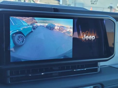 Certified 2025 Jeep Wrangler Unlimited Sahara w/ Safety Group AWD/4WD image 10