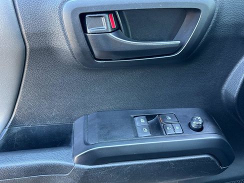 Used 2022 Toyota Tacoma SR image 10