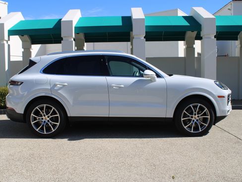Certified 2025 Porsche Cayenne image 8
