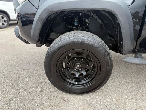 Used 2019 Toyota Tacoma TRD Off-Road AWD/4WD image 23