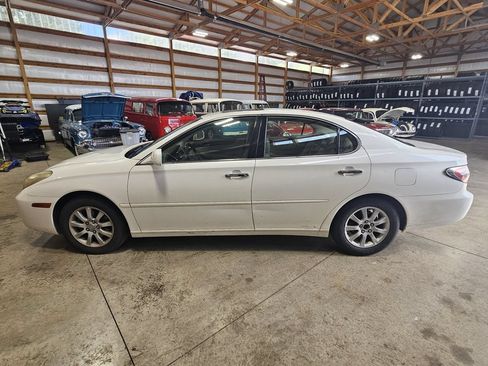 Used 2002 Lexus ES 330 w/ Premium Pkg FWD image 2