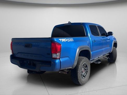 Used 2017 Toyota Tacoma TRD Off-Road AWD/4WD image 6
