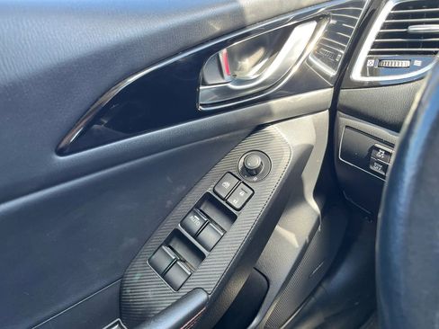 Used 2014 MAZDA MAZDA3 s Grand Touring w/ Technology Package image 25