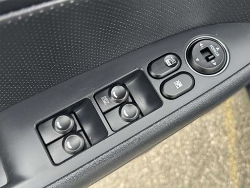 Used 2012 Hyundai Elantra SE image 16