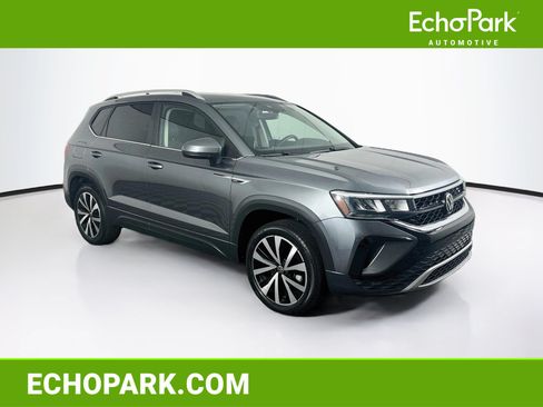 Used 2023 Volkswagen Taos SE w/ Panoramic Sunroof Package FWD image 1