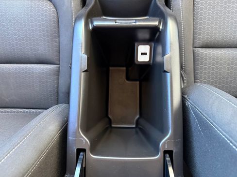 Used 2015 GMC Canyon SLE RWD image 27