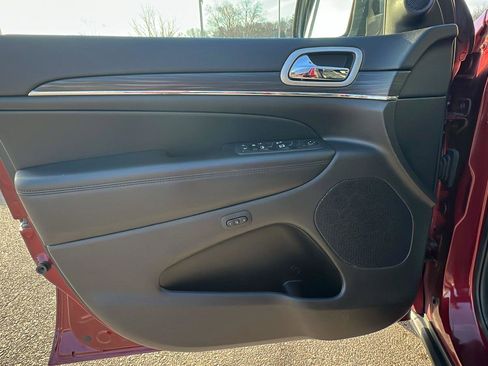 Used 2019 Jeep Grand Cherokee Limited w/ Luxury Group II image 23