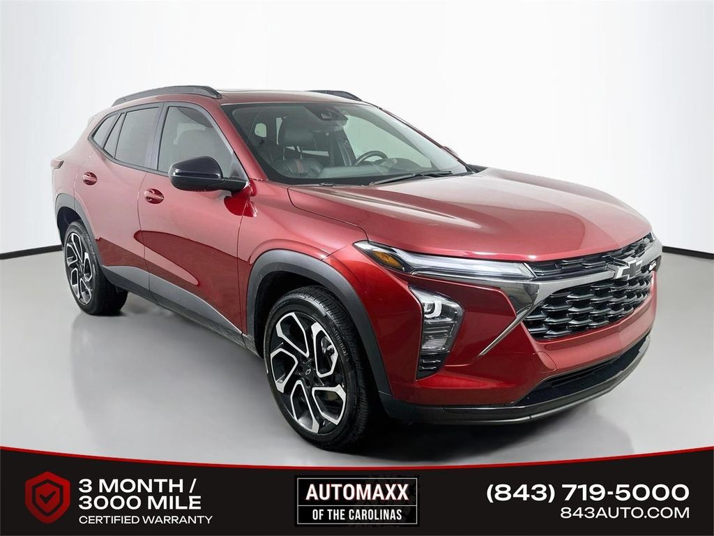 Used 2025 Chevrolet Trax RS w/ Sunroof Package FWD image 1