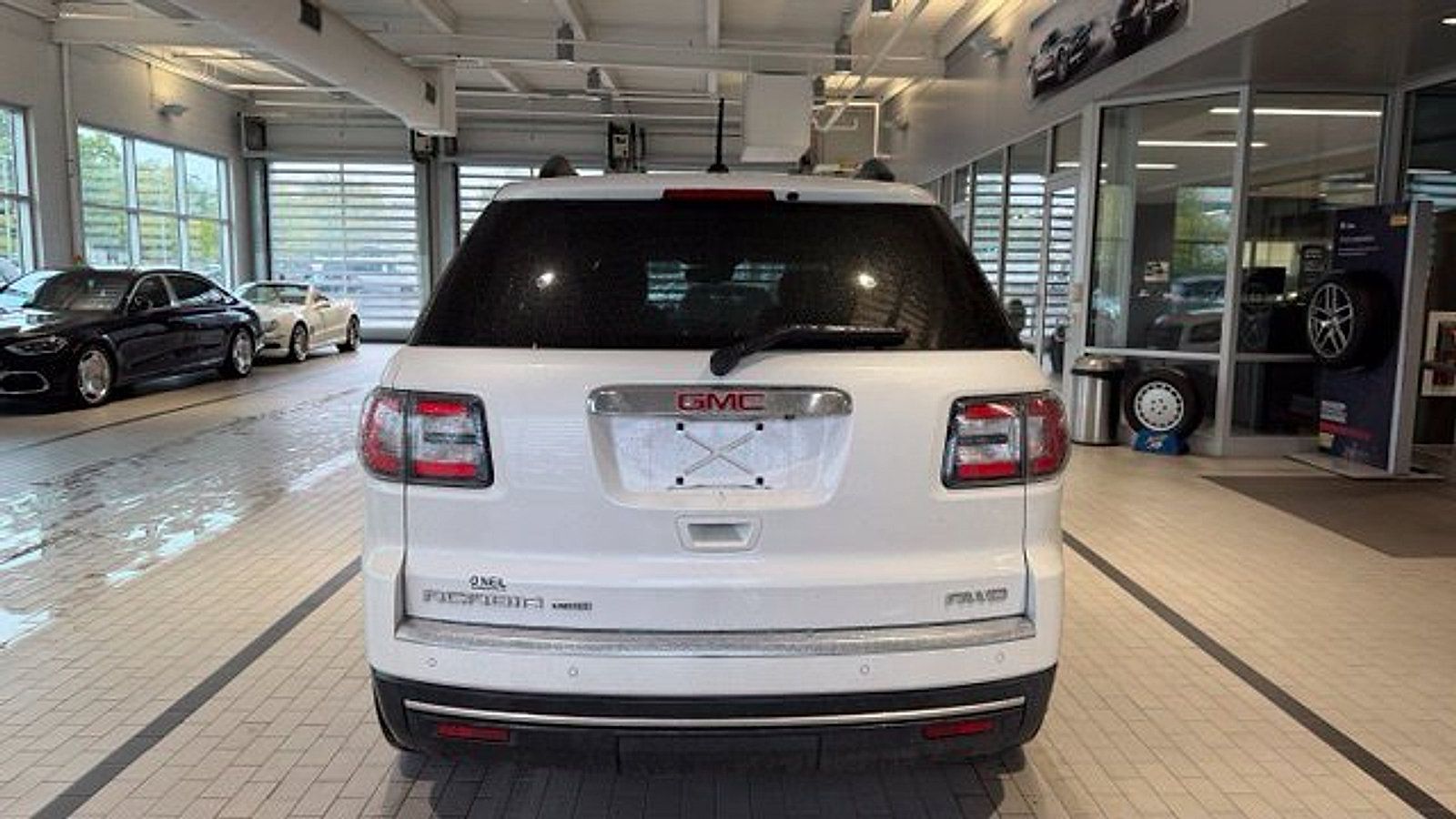 Used 2017 GMC Acadia Limited SLT AWD/4WD image 4