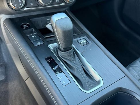 Certified 2025 Nissan Kicks SV image 27