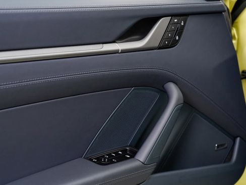 Used 2025 Porsche 911 Carrera image 7