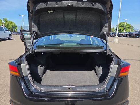 Used 2025 Nissan Altima 2.5 SV FWD image 27