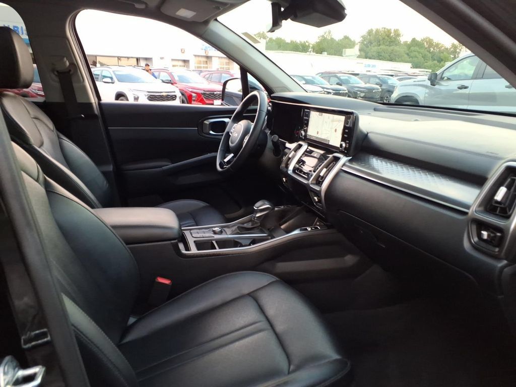 Used 2023 Kia Sorento S w/ Panoramic Sunroof Package FWD image 17