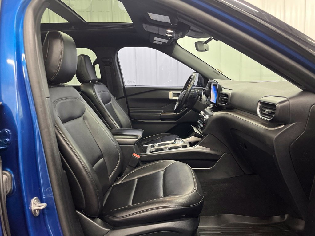 Used 2020 Ford Explorer XLT w/ Equipment Group 202A AWD/4WD image 12