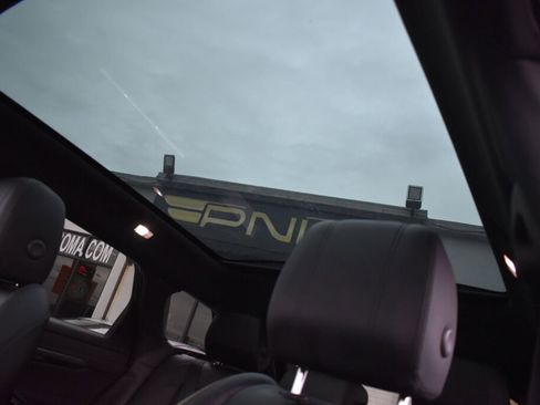 Used 2020 Land Rover Range Rover Evoque SE image 26