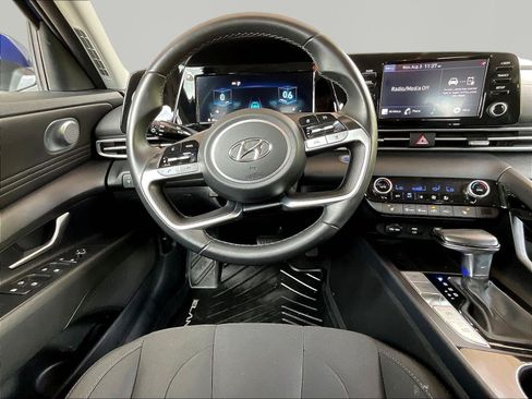 Used 2022 Hyundai Elantra SEL w/ Convenience + Premium Package FWD image 8
