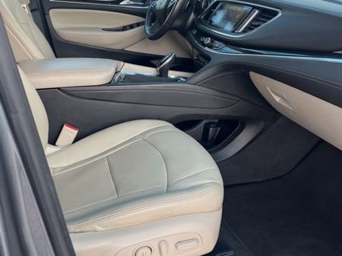 Used 2019 Buick Enclave Essence FWD image 10
