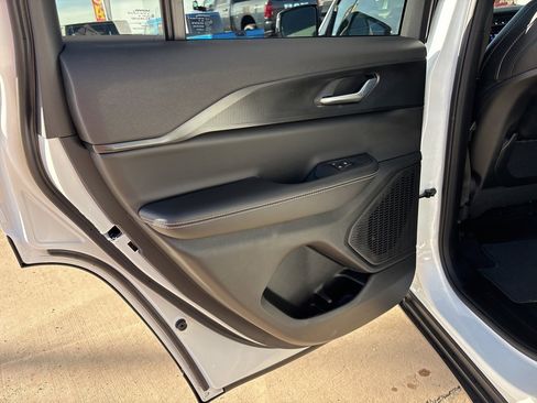 New 2025 Jeep Grand Cherokee Altitude image 17