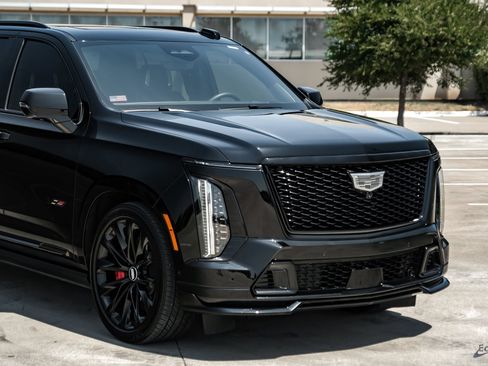 Used 2026 Cadillac Escalade V w/ LPO, ONYX Package AWD/4WD image 27