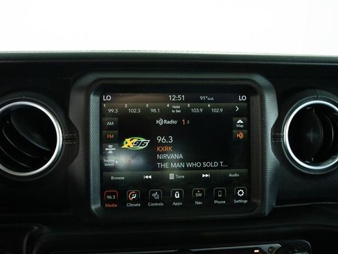 Used 2020 Jeep Wrangler Unlimited Sahara w/ Uconnect 4C Nav & Sound Group AWD/4WD image 18